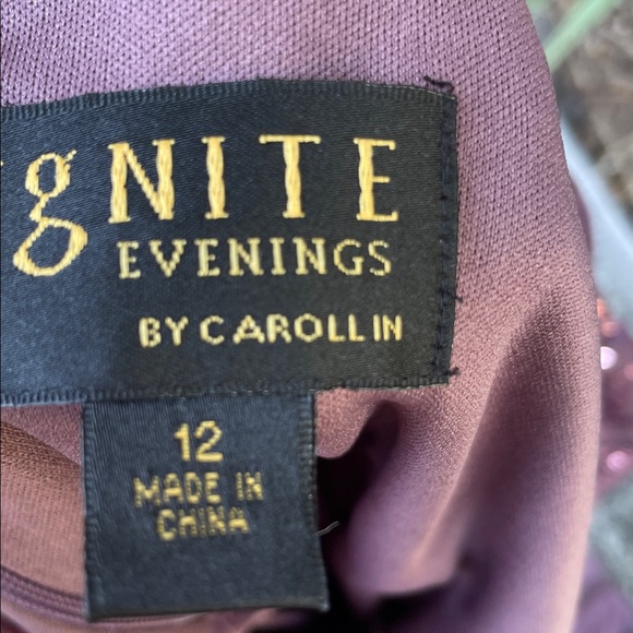 Ignite evenings, ruffled sequin gown with matching cape - Picture 4 of 7